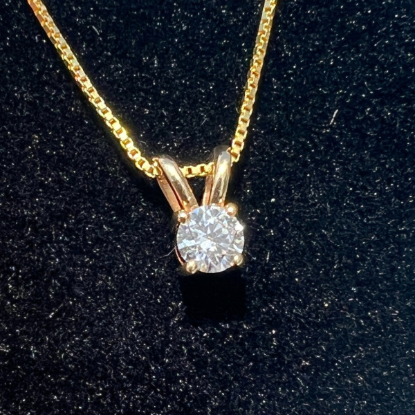 Collana Solitaria: 14K Gold Solitare Diamond Necklace