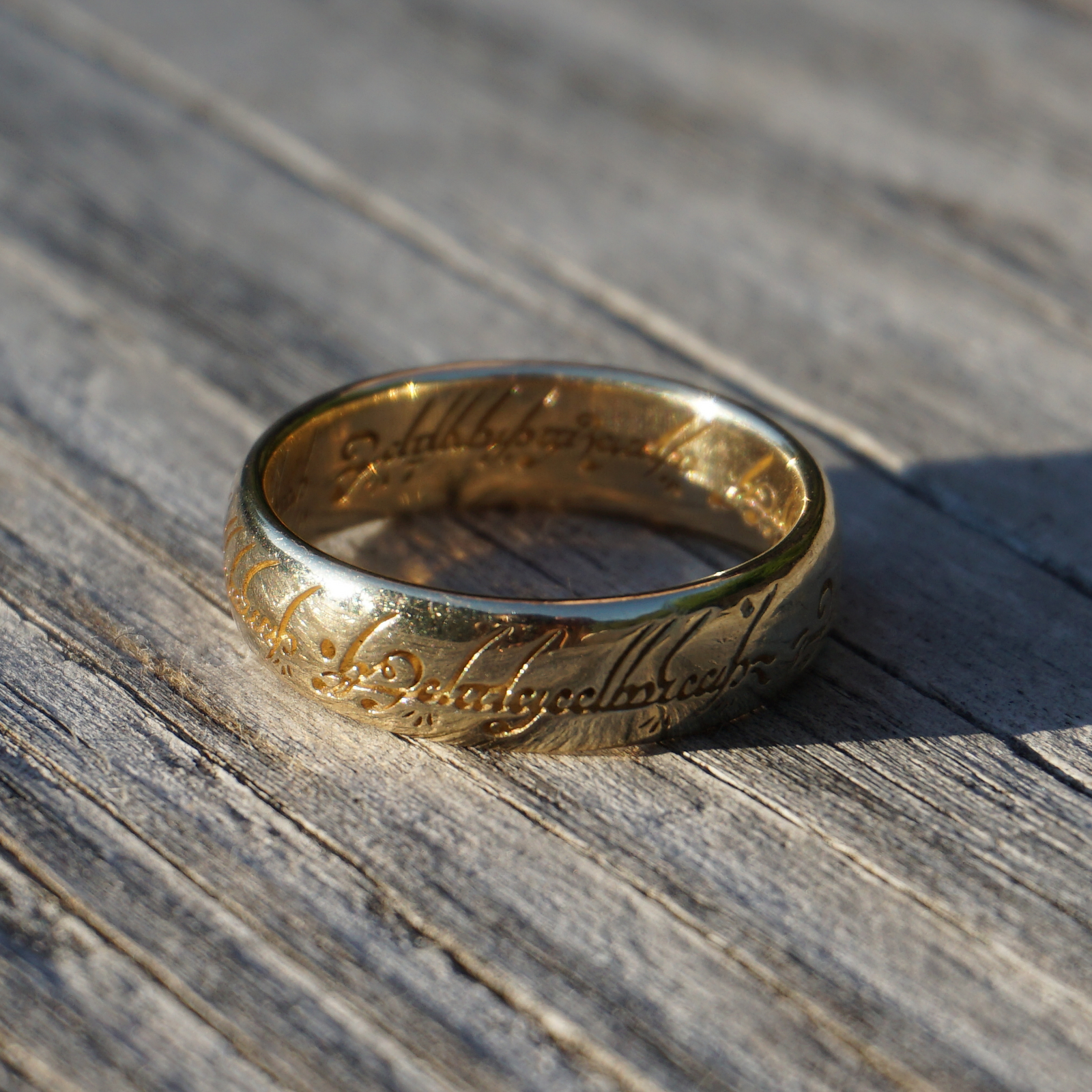 "One Ring" in 14k Gold